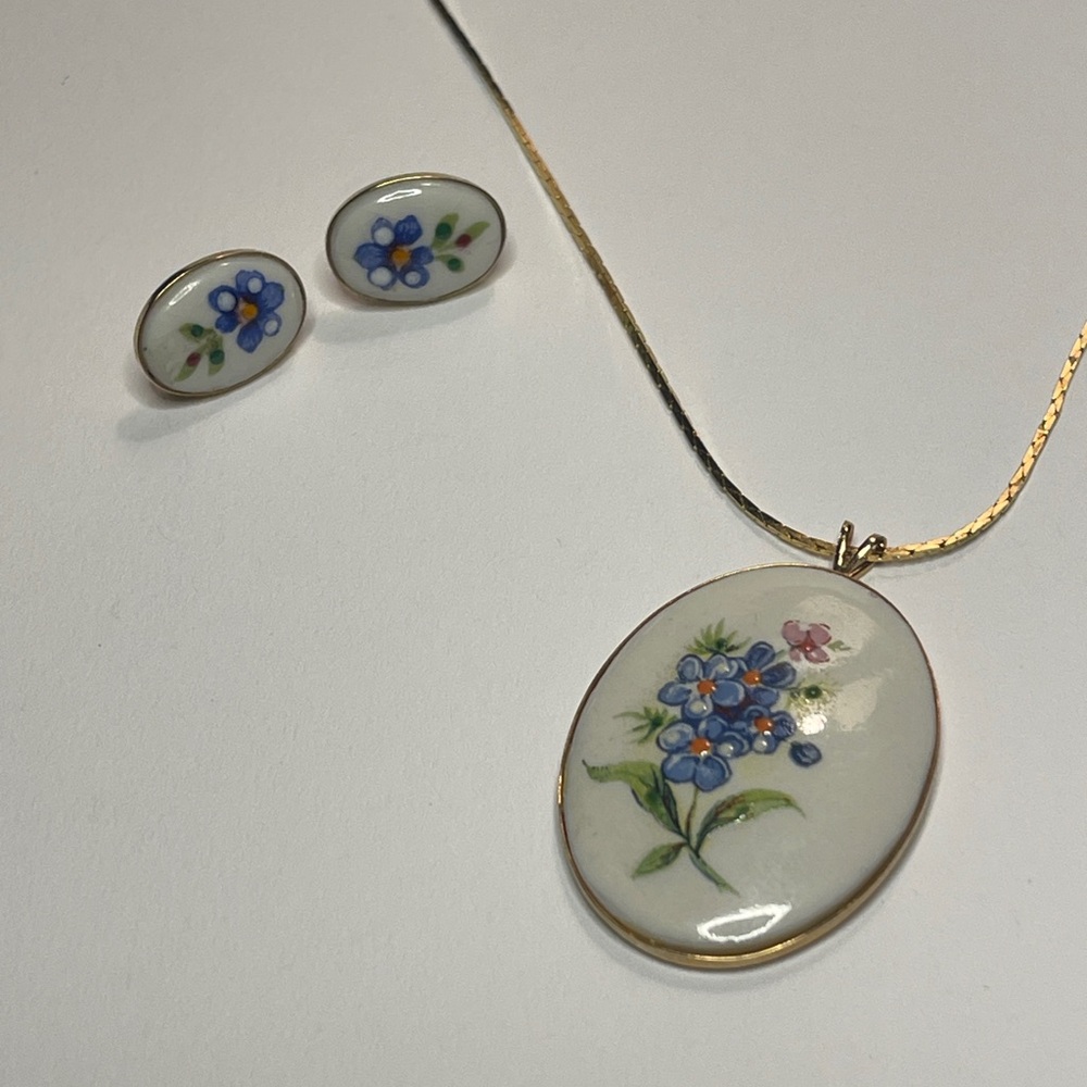 Vintage porcelain forget me not necklace earrings set blue flowers gold chain - Picture 9 of 11